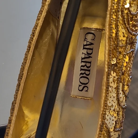 Gorgeous Cabarros gold sequin pumps with approximately 2" satin heels. Size 9.5B - Picture 7 of 9